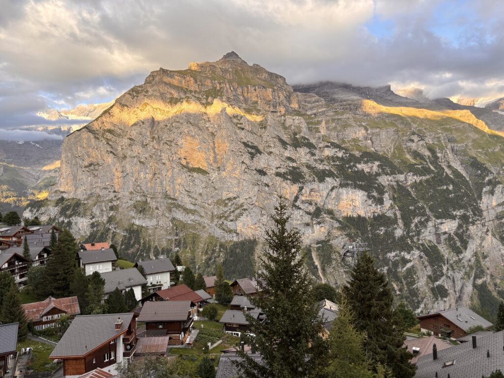 Hotel Alpenruhの客室から見たアルプスの景色