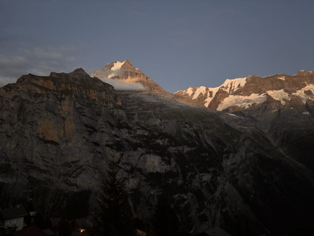 Hotel Alpenruhの客室から見たアルプスの景色