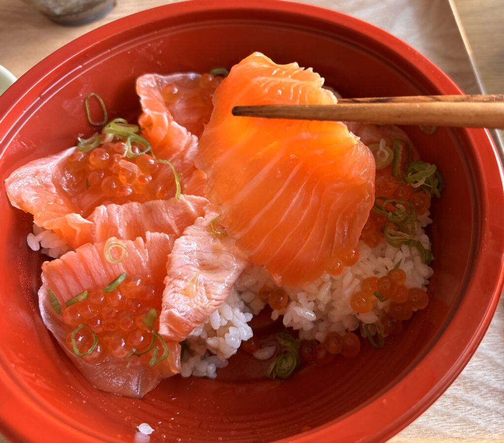 セント・ジョンズ・ウッドのデリ「Panzer's Delicatessen」の海鮮丼