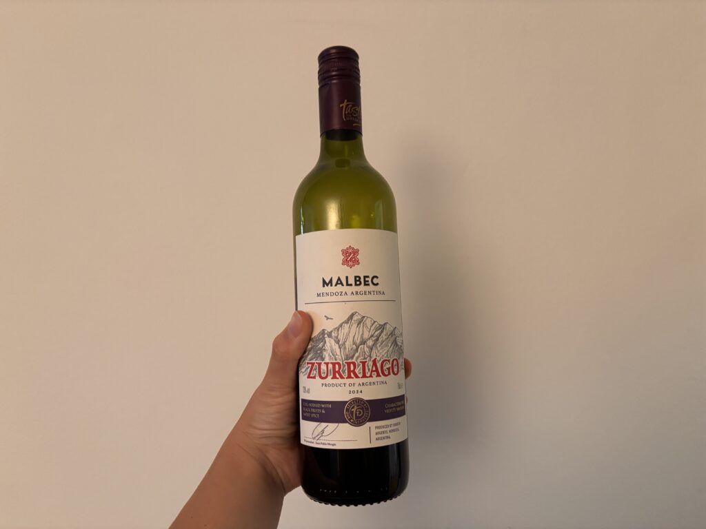 Sainsbury'sで購入した「Taste the Difference」ブランドの赤ワイン。飲みやすくておすすめです。
