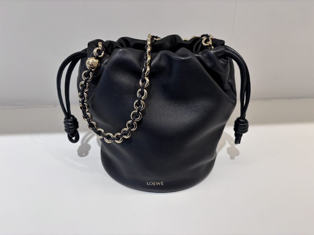 Bicester Village(ビスタービレッジ)でのロエベの商品
