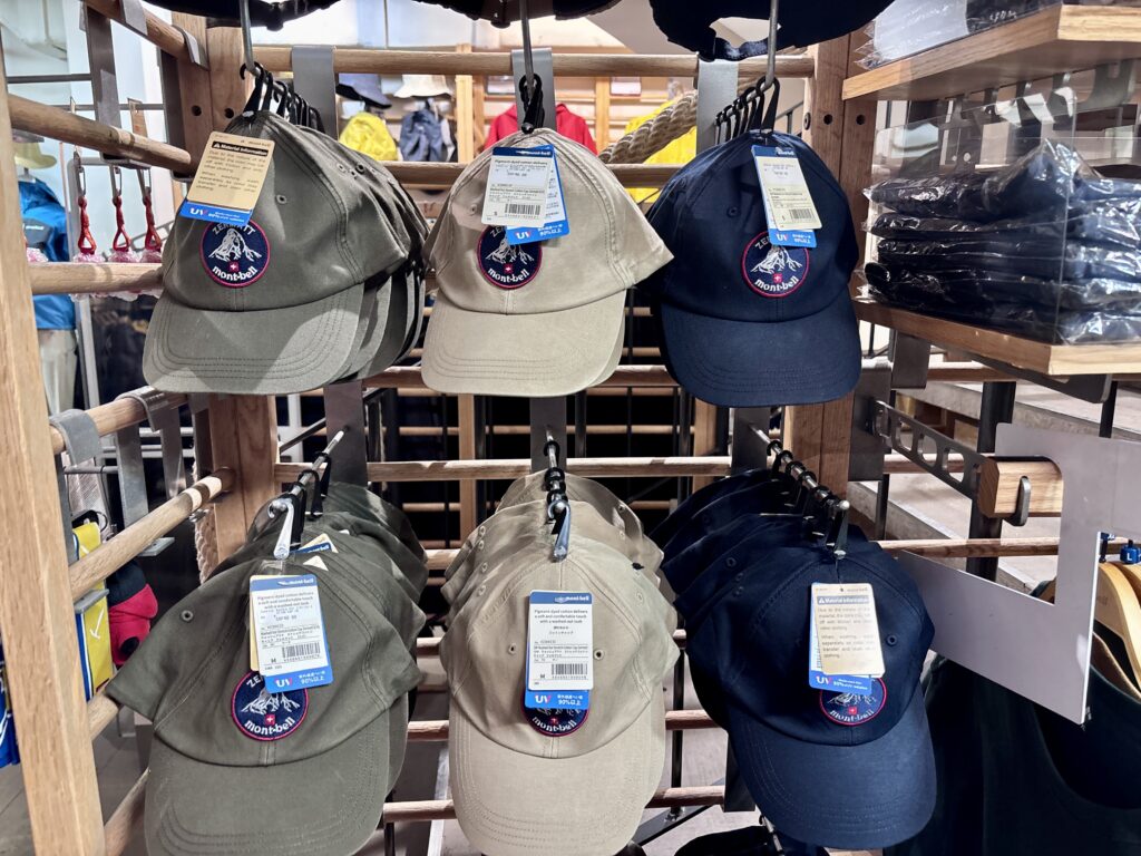 モンベルツェルマット店の限定キャップ