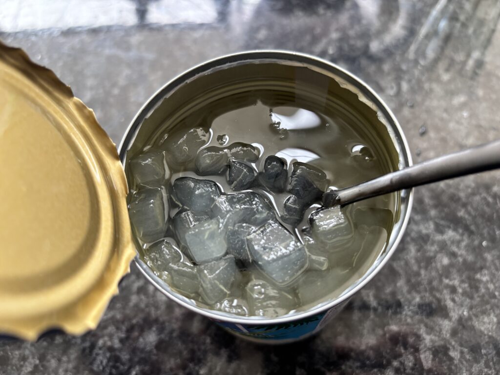 ロンドンの中華スーパーで購入できる缶詰のアロエ
