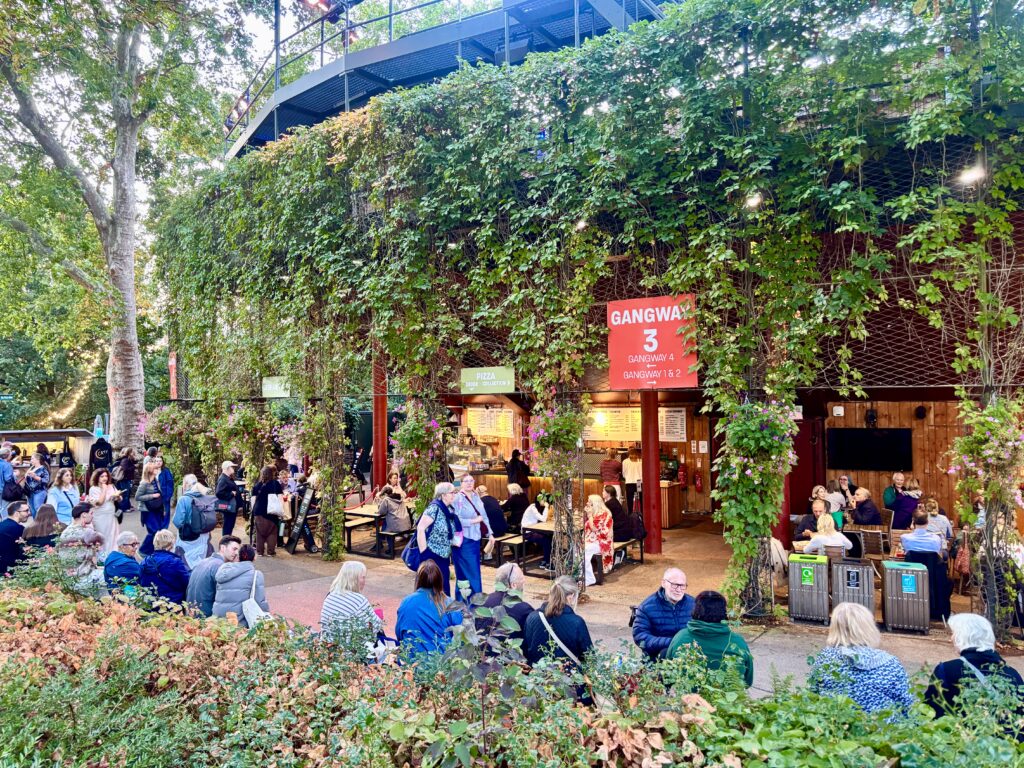 リージェンツパークの野外ステージ”Regent’s Park Open Air Theatre