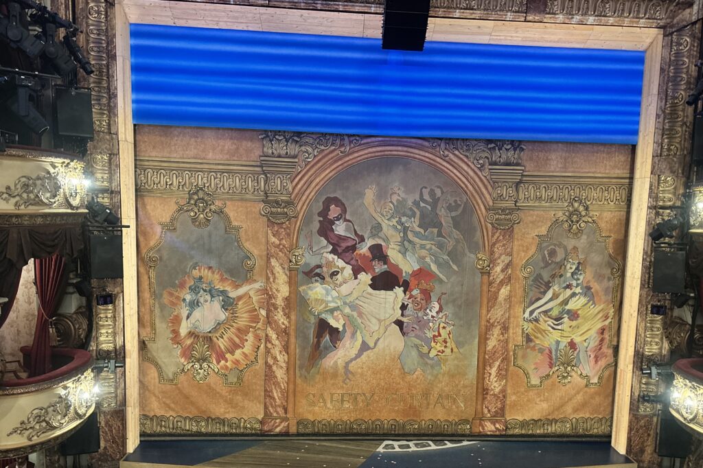 ロンドンのウエストエンドで上演されているミュージカル『マンマ・ミーア！（MAMMA MIA!）』