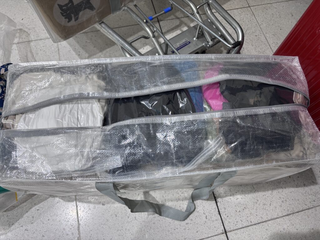 スリコのクリアバッグLLを飛行機の預け入れ荷物として使用