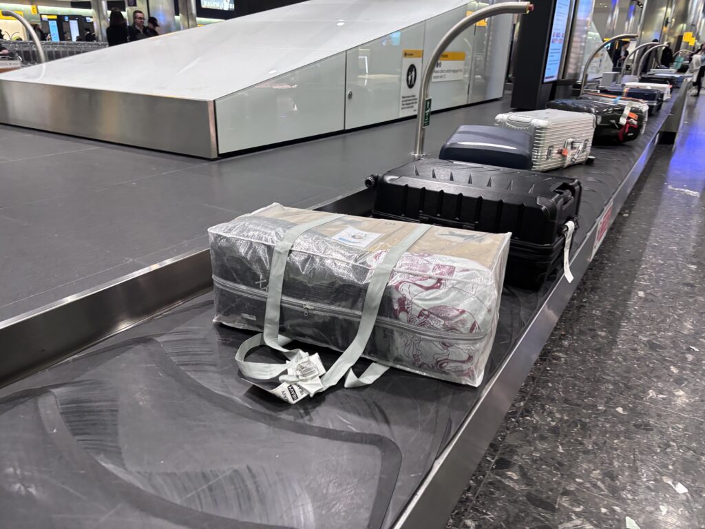スリコのクリアバッグLLを飛行機の預け入れ荷物として使用