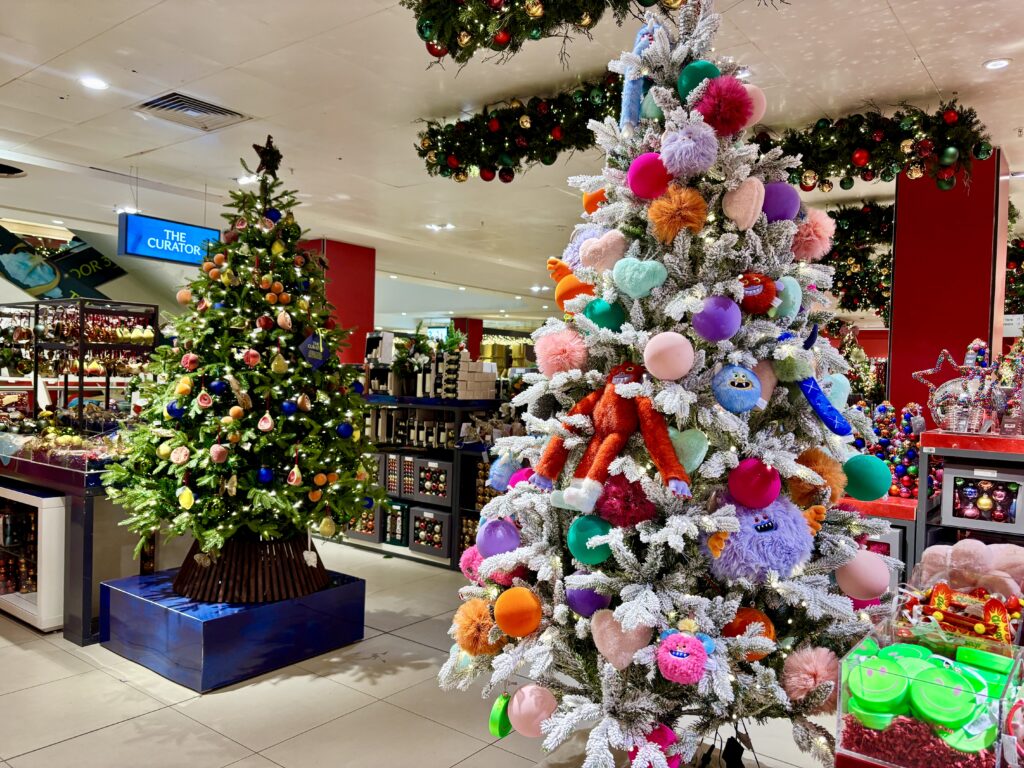 ロンドンの有名百貨店John Lewis（ジョンルイス）のクリスマスグッズ売り場
