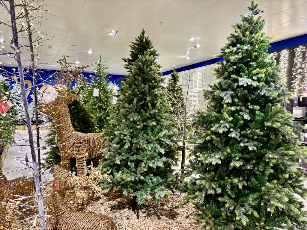 ロンドンの有名百貨店John Lewis（ジョンルイス）のクリスマスグッズ売り場