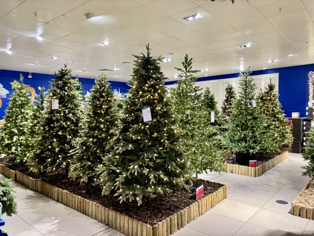 ロンドンの有名百貨店John Lewis（ジョンルイス）のクリスマスグッズ売り場