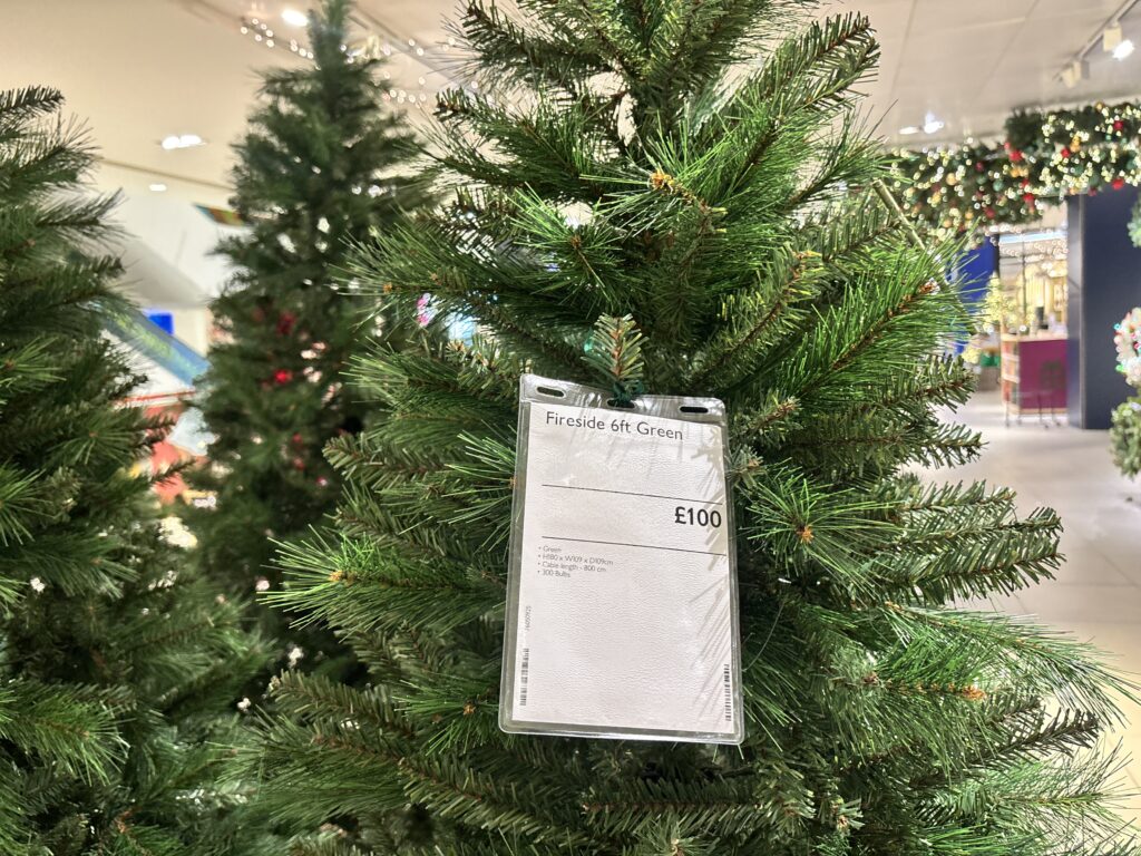ロンドンの有名百貨店John Lewis（ジョンルイス）のクリスマスグッズ売り場