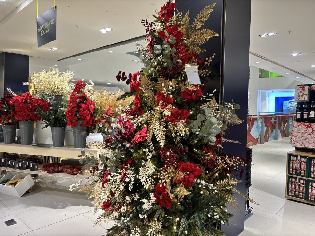 ロンドンの有名百貨店John Lewis（ジョンルイス）のクリスマスグッズ売り場